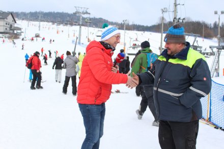 Rozmowy na stacji narciarskiej Klepki